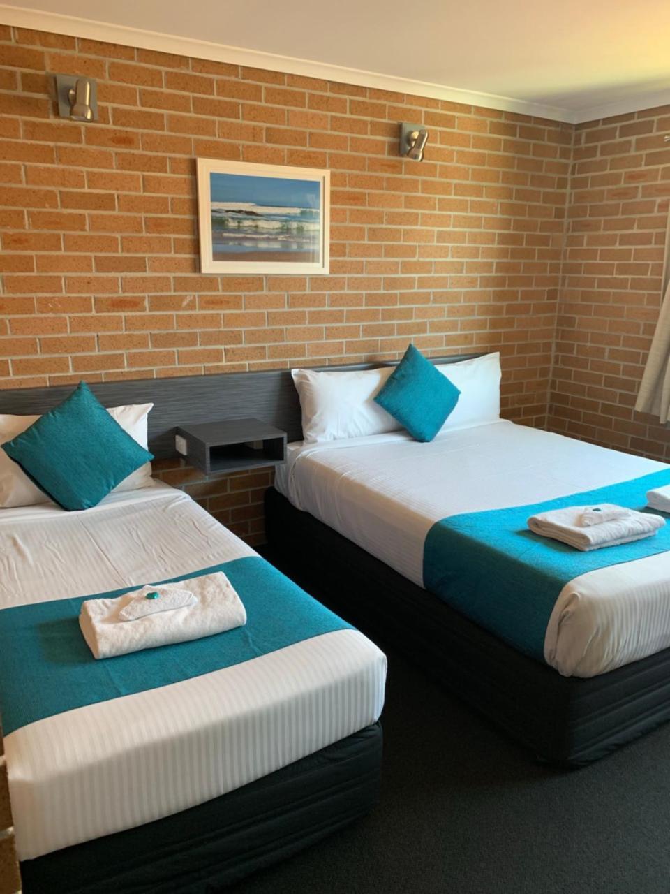 The Oaks Hotel Motel Albion Park Exterior photo