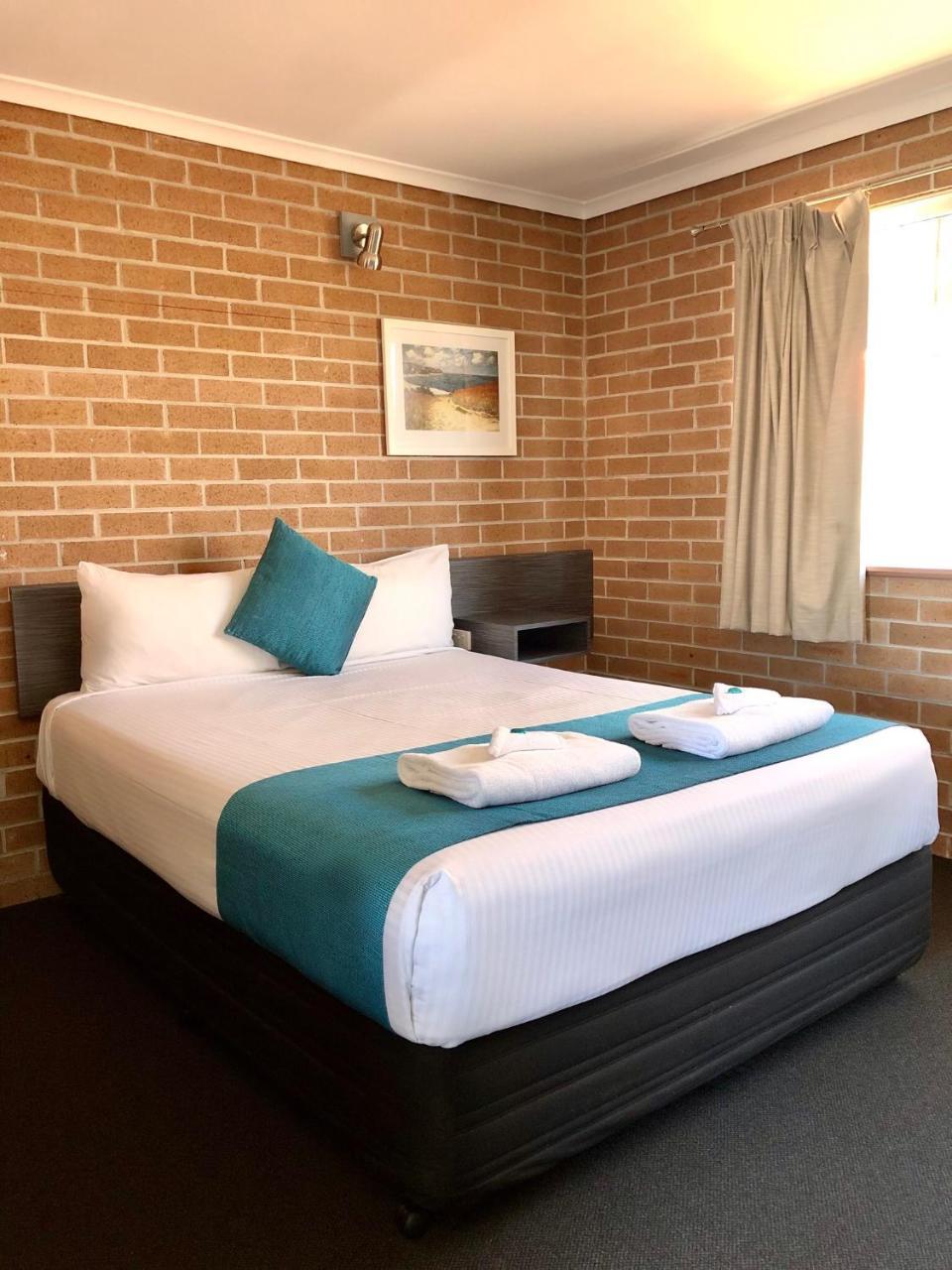 The Oaks Hotel Motel Albion Park Exterior photo