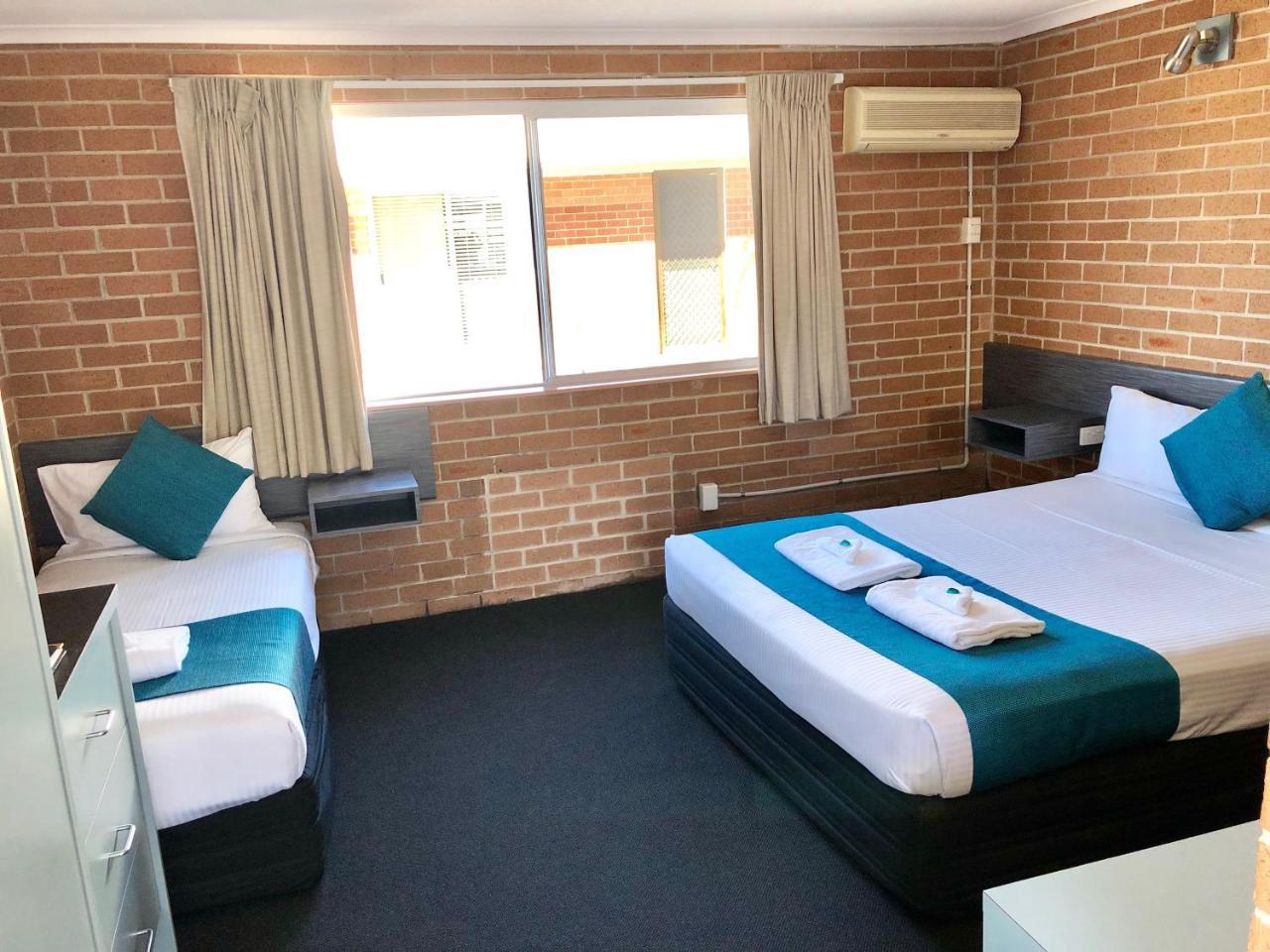The Oaks Hotel Motel Albion Park Exterior photo